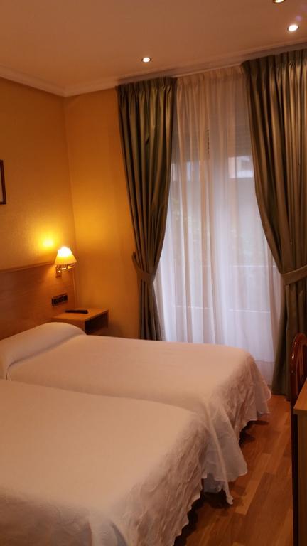 Pension La Concha San Sebastián Exteriör bild