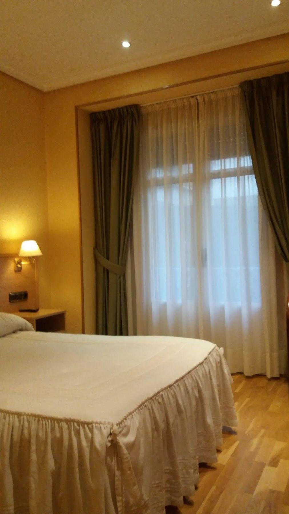 Pension La Concha San Sebastián Exteriör bild